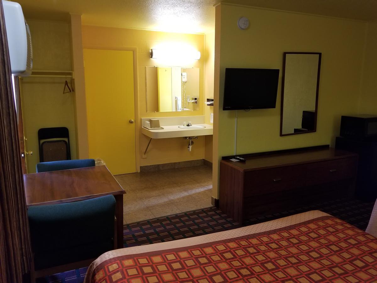 Motel 7 ローリンズ エクステリア 写真